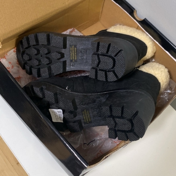 Winter Boots - Picture 8 of 8